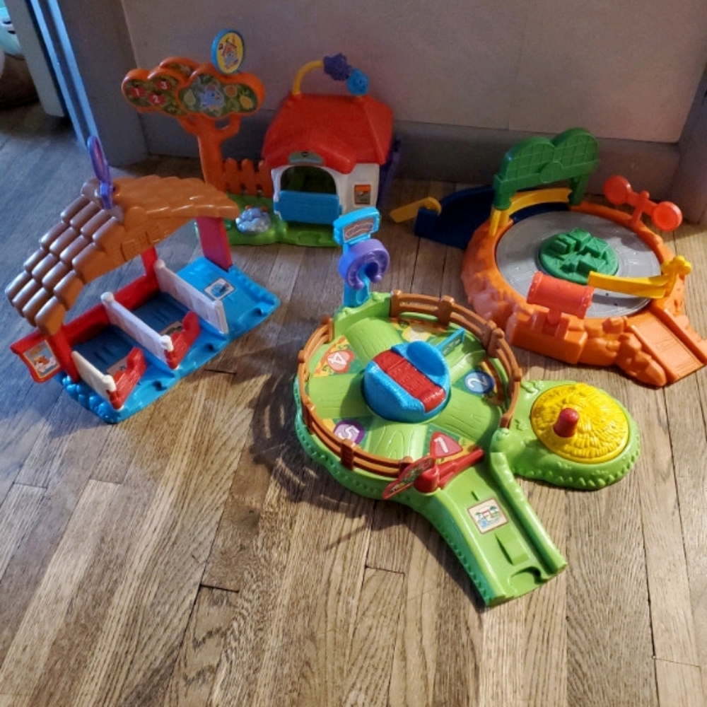 Vtech bundle set (gallop and go stable etc)